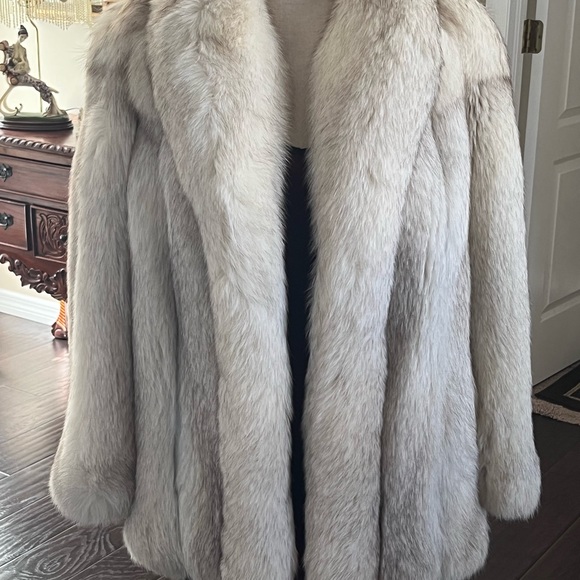 Woman’s size 14 blue fox coat origin Finland. - Picture 3 of 6
